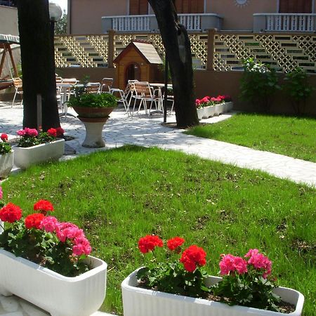 Hotel Roma مارينا دي ماسا المظهر الخارجي الصورة