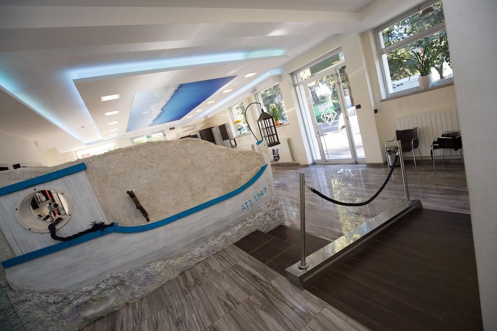 Hotel Roma مارينا دي ماسا المظهر الخارجي الصورة