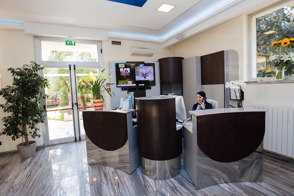 Hotel Roma مارينا دي ماسا المظهر الخارجي الصورة