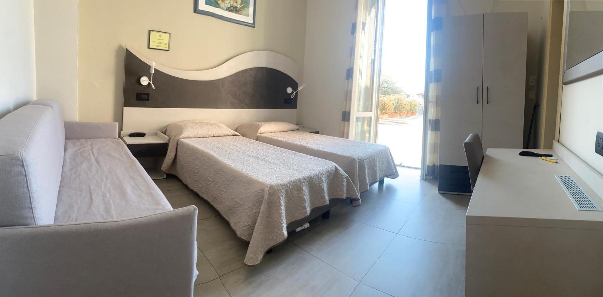 Hotel Roma مارينا دي ماسا المظهر الخارجي الصورة