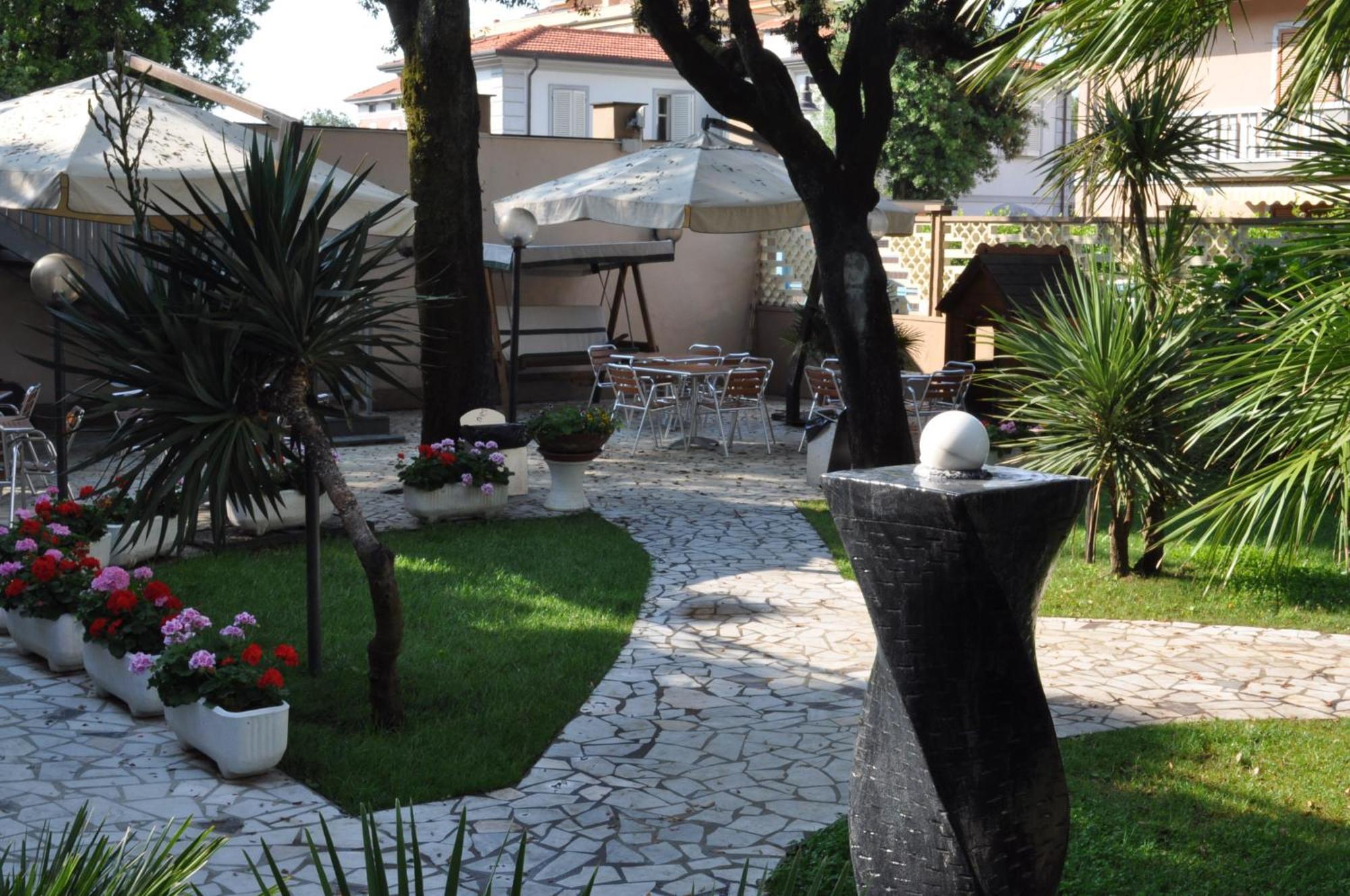 Hotel Roma مارينا دي ماسا المظهر الخارجي الصورة