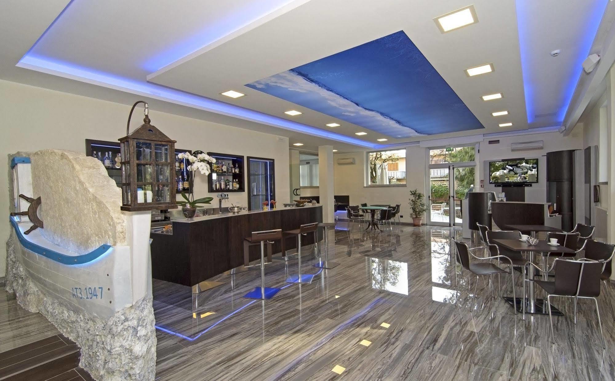 Hotel Roma مارينا دي ماسا المظهر الخارجي الصورة