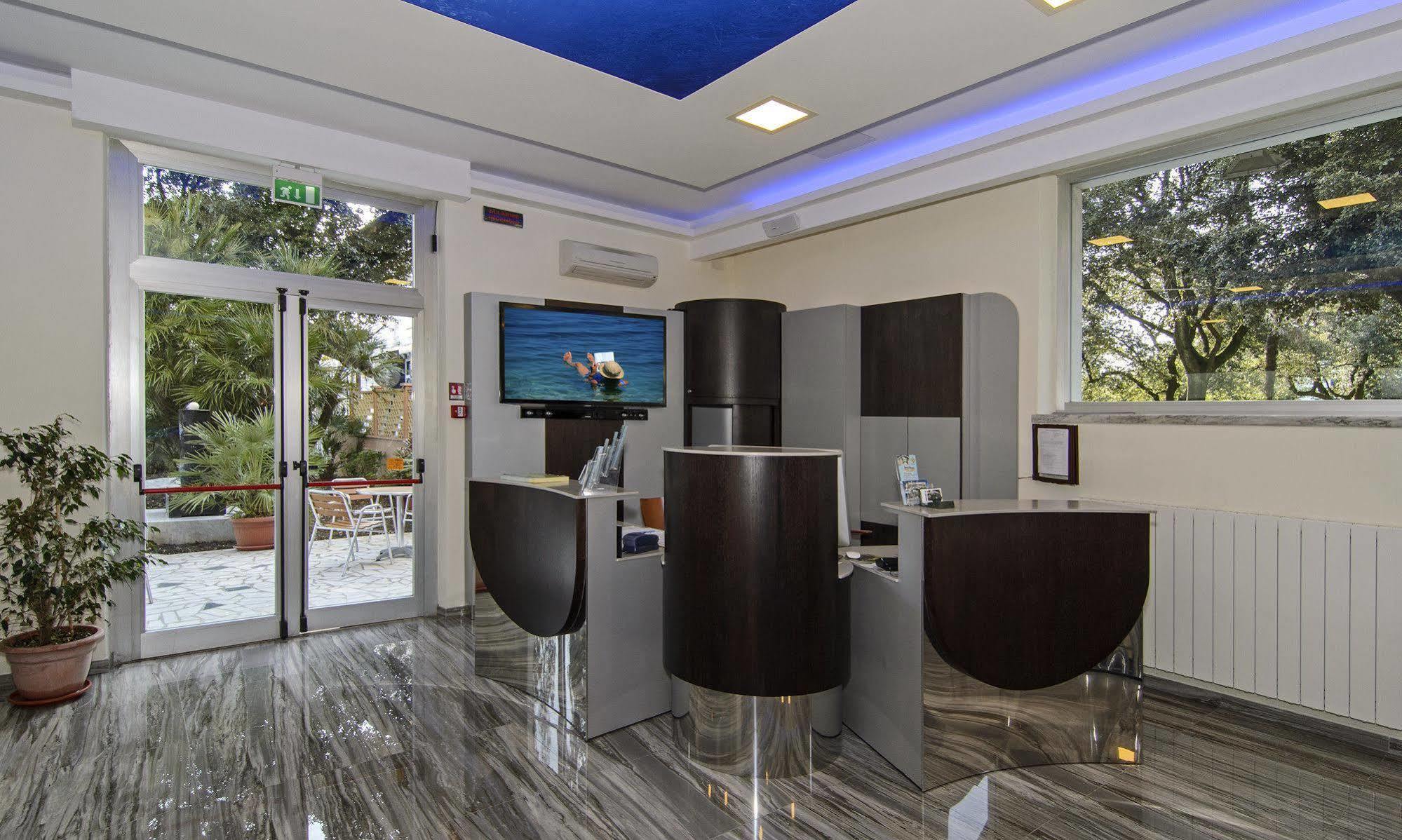 Hotel Roma مارينا دي ماسا المظهر الخارجي الصورة