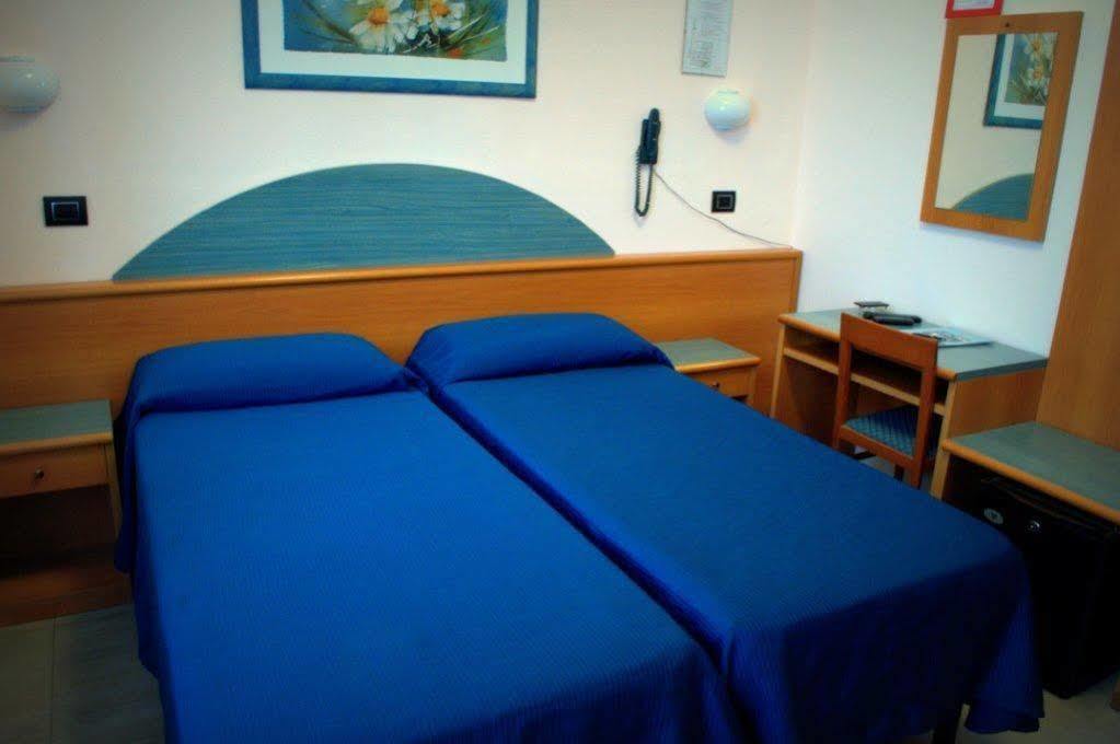 Hotel Roma مارينا دي ماسا المظهر الخارجي الصورة