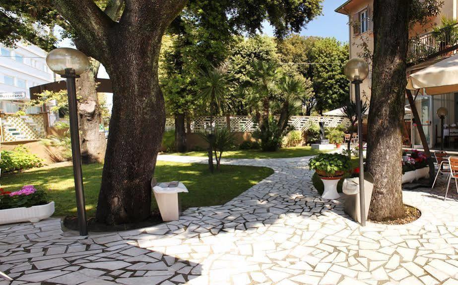 Hotel Roma مارينا دي ماسا المظهر الخارجي الصورة